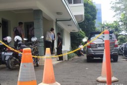 Petugas KPK geledah ruang kerja pimpinan KPU