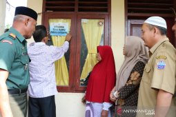 Pemerintah Aceh pasang stiker penanda rumah penerima PKH