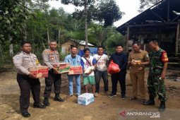 Polisi Bangka Barat salurkan bantuan korban angin kencang
