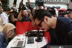 Penyanyi Ello penuhi panggilan Polda Jatim terkait "MeMiles"