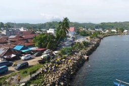 Lantamal VIII Manado gelar bersih-bersih  Pantai Amurang