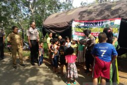 Polres Banjar hibur anak-anak di pengungsian korban banjir Tanah Abang
