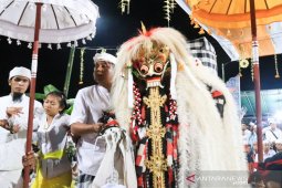 Wagub Bali "ngayah" Calonarang di Pura Penataran Bale Agung, Desa MaletTengah