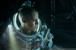 Perankan Norah Price, Kristen Stewart kenakan  kostum berbobot 50kg di film "Underwater"