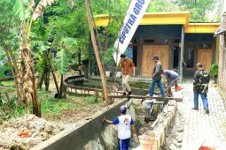 Ciputra bantu warga Dukuh Sepat perbaiki selokan