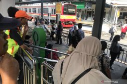 Gangguan listrik, perjalanan KRL terganggu