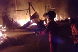 Empat kios ludes terbakar dilalap si "jago merah" di Aceh Tamiang
