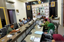 DPRD Gresik minta dinkes tempatkan lima dokter spesialis di Pulau Bawean