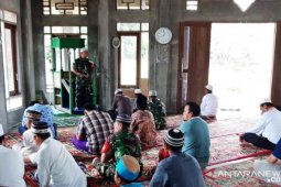 Babinsa Koramil 18/Pargarutan khatib Jumat di Masjid As Syuhur