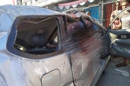 Mobil Avanza terbalik, dua warga dilaporkan tewas
