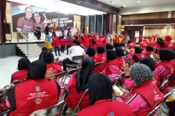Ribuan bumantik di Surabaya hadiri sosialisi pasangan Eri-Armuji