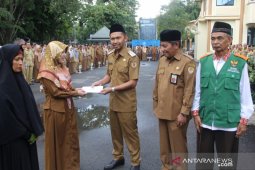 HST serahkan bantuan kepada santri yang belajar di Yaman dan Mesir