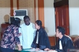 Warga Burkina Faso dituntut dua tahun penjara karena paspor palsu