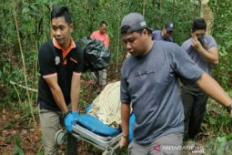 Penemuan mayat seorang wanita di kebun karet