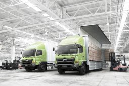 Gaya hidup - Kendaraan Hino siap menggunakan bahan bakar B30