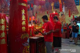 Hujan warnai dan diharapkan bawa berkah malam Imlek di Pontianak
