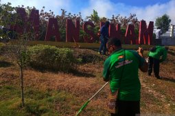Gubernur Dominggus kerahkan pegawai bersihkan Pulau Mansinam