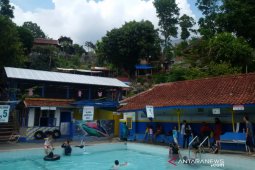 Pelaku wisata di Garut keluhkan banjir di jalan nasional Bandung
