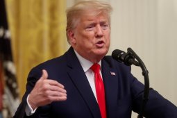 Trump naikkan tarif  produk turunan baja dan aluminium beberapa negara