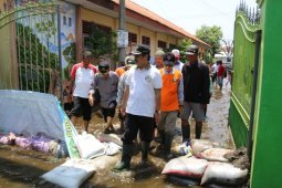 Pemkab Sidoarjo kerahkan pompa untuk sedot banjir di dua desa