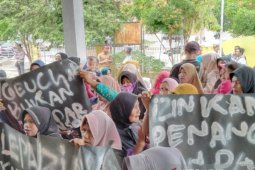 Warga di Aceh Utara unjuk rasa tuntut penangguhan penahanan keuchik