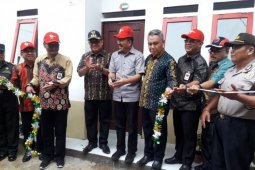 Desa Panaan Tabalong terima bantuan 30 lampu panel