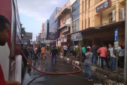 Kebakaran hotel 61 dan restoran A&W pun ikut terbakar di Banda Aceh