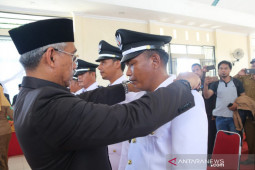 Bupati Lutim ajak kades sukseskan program pemerintah daerah