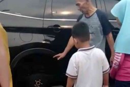 Video pencurian ban mobil di parkir di mal Bekasi hebohkan warga
