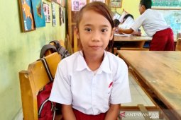 Juara I lari 21 KM tanpa hadiah, Anak SD ini menangis