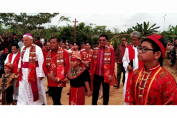 Bupati Sanggau puji kemajuan Paroki Bunut