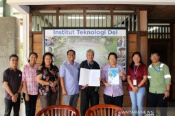 TPL-IT Del dukung penelitian dua mahasiswa "particle board" berbahan "sludge" dari sisa hasil produksi