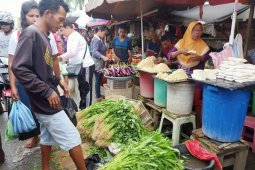 Harga kebutuhan pokok di pasar tradisional Ambon normal