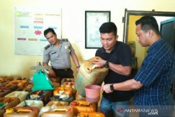 Polres Basel amankan pemilik dan ribuan liter solar ilegal