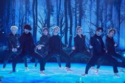 BTS bawakan "Black Swan" perdana, berbusana serba hitam tanpa alas kaki