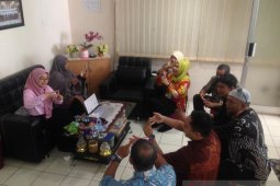 Pegawai Dispora Kaltim dibekali pelatihan bahasa isyarat