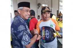 Bupati Lutim serahkan kendaraan dinas kepada empat kades