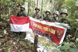 Satgas Yonif Raider Patroli Patok Perbatasan RI-Malaysia