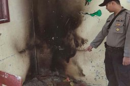 Meja dan kursi sekolah di Aceh Utara diduga sengaja dibakar