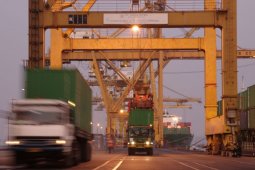Pelindo III periksa kapal dari China sebelum masuk alur Surabaya