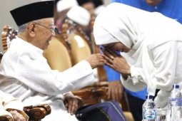 Gubernur Khofifah anggap Gus Sholah paket lengkap negarawan