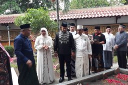 Tokoh nasional dan ribuan pelayat hadiri pemakaman Gus Sholah