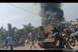 Kompleks Pasar Bakau terbakar hanguskan 6 bangunan