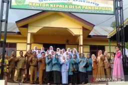 Ketua TP PKK Tapanuli Selatan apresiasi para kepala desa