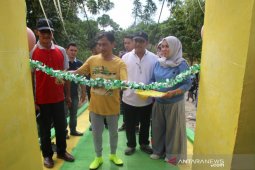 Bupati Gorontalo resmikan jembatan di Desa Botumoputi