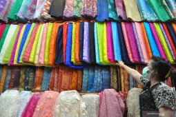 Presiden Jokowi: Beli produk Indonesia, selamatkan ekonomi kita