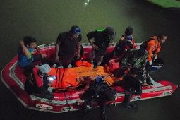 Tim SAR evakuasi remaja meninggal tenggelam di sungai