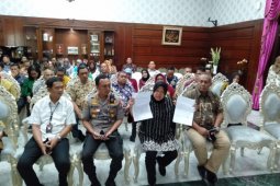 Wali Kota Surabaya Tri Rismaharini cabut laporan terhadap penghinanya