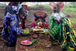Pagelaran kesenian untuk melindungi situs cagar budaya