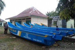 Bantuan perahu nelayan di Mukomuko
